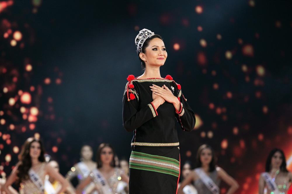 Mẫu số chung cho những người mẫu nổi tiếng đi săn vương miện: Cao nhất cũng chỉ ở ngôi Á-6