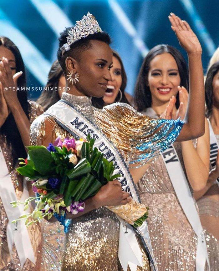 Hoa tai định mệnh của HH Khánh Vân và tân Miss Universe được bán với giá cực mềm, ai cũng có thể mua-1
