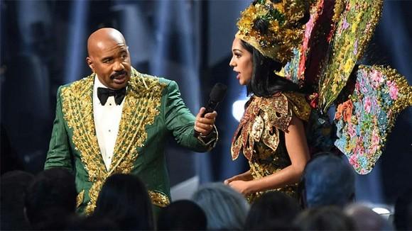Steve Harvey lại bị chỉ trích sau chung kết Miss Universe vì công bố nhầm giải Trang phục dân tộc-1