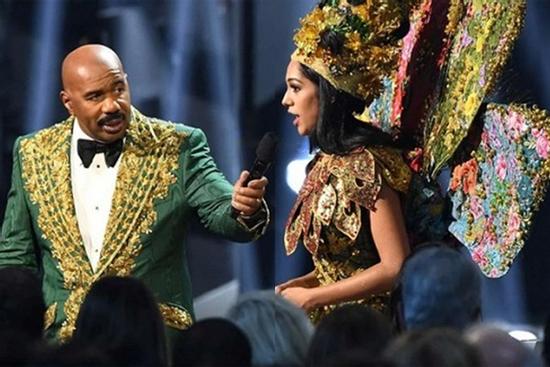 Steve Harvey lại bị chỉ trích sau chung kết Miss Universe vì công bố nhầm giải 'Trang phục dân tộc'