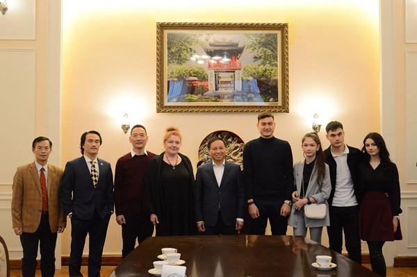 Câu chuyện tình yêu của bố thủ môn Đặng Văn Lâm dành cho người mẹ quốc tịch Nga làm ai cũng xúc động-1