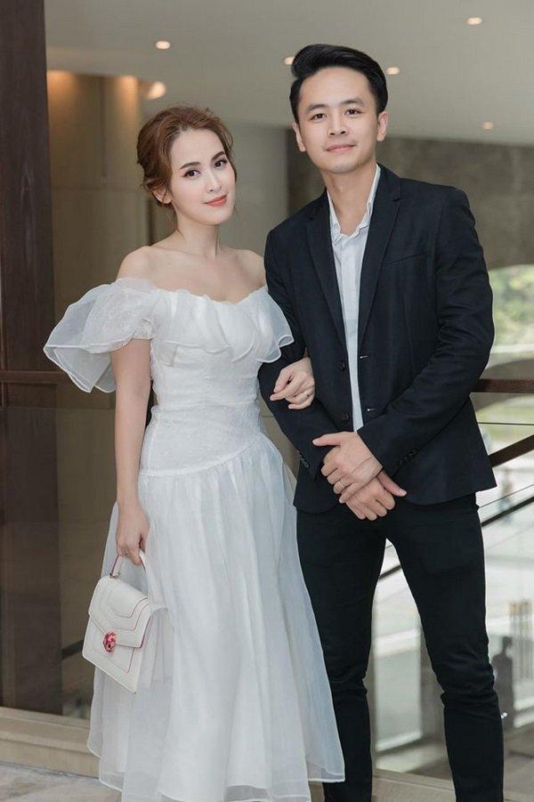 Mẹ suốt ngày diện váy điệu thế này, bảo sao con gái Tú Vi lúc nào cũng như công chúa-2