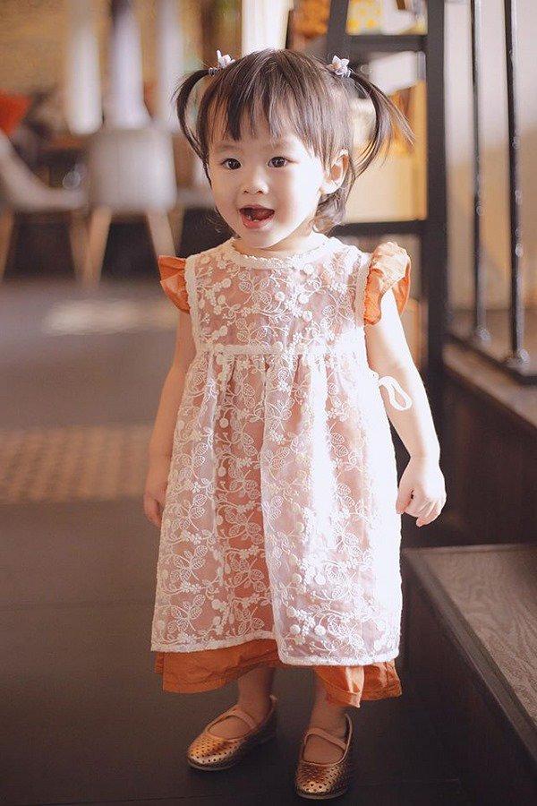 Mẹ suốt ngày diện váy điệu thế này, bảo sao con gái Tú Vi lúc nào cũng như công chúa-6