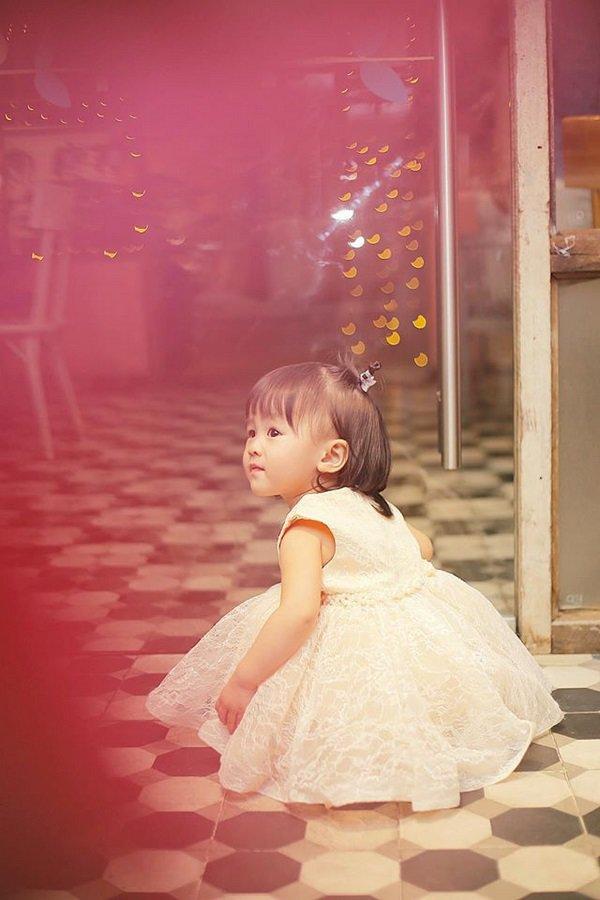 Mẹ suốt ngày diện váy điệu thế này, bảo sao con gái Tú Vi lúc nào cũng như công chúa-7