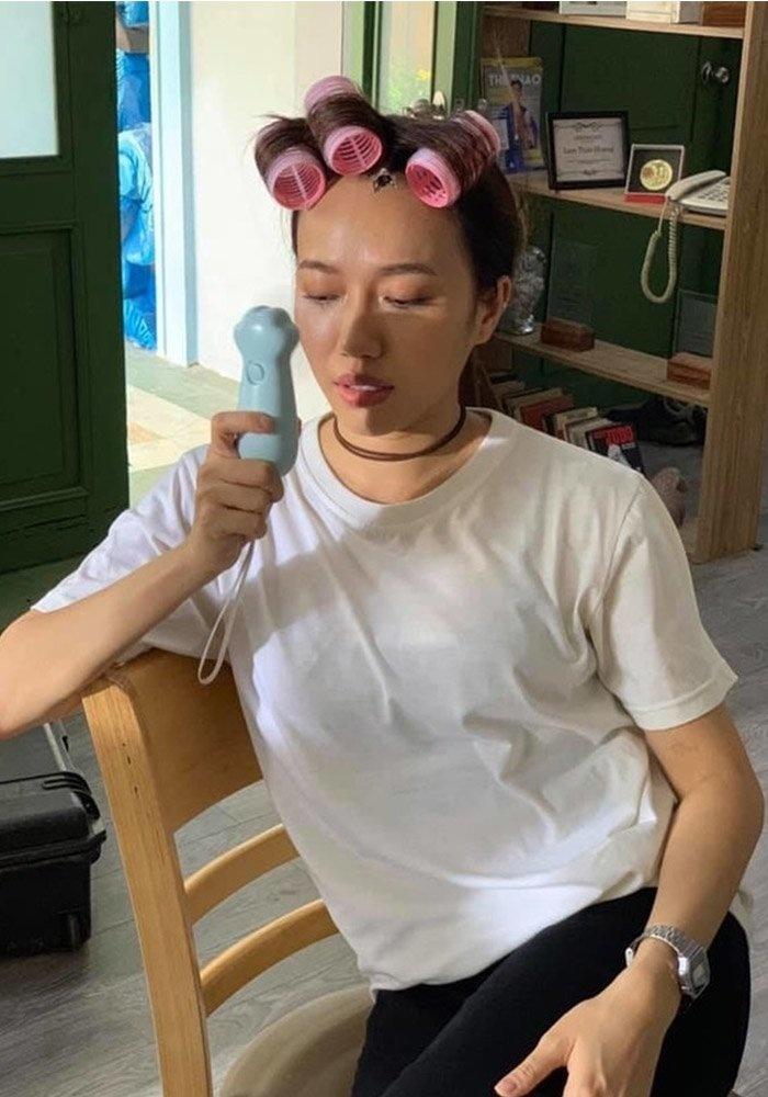 Lật tẩy bí mật giấu hói của Diệu Nhi: xài tóc giả và dùng phấn trang điểm cho tóc-1