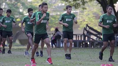 Thủ môn Indonesia cười nhếch mép bí hiểm khi thấy phóng viên, ém chiến thuật cho trận chiến sinh tử với U22 Việt Nam-1