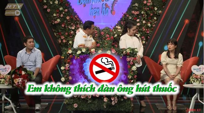 Chàng trai mang bún đậu mắm tôm đi tỏ tình bạn gái nhưng hành động của 2 MC Quyền Linh và Hồng Vân mới buồn cười-4