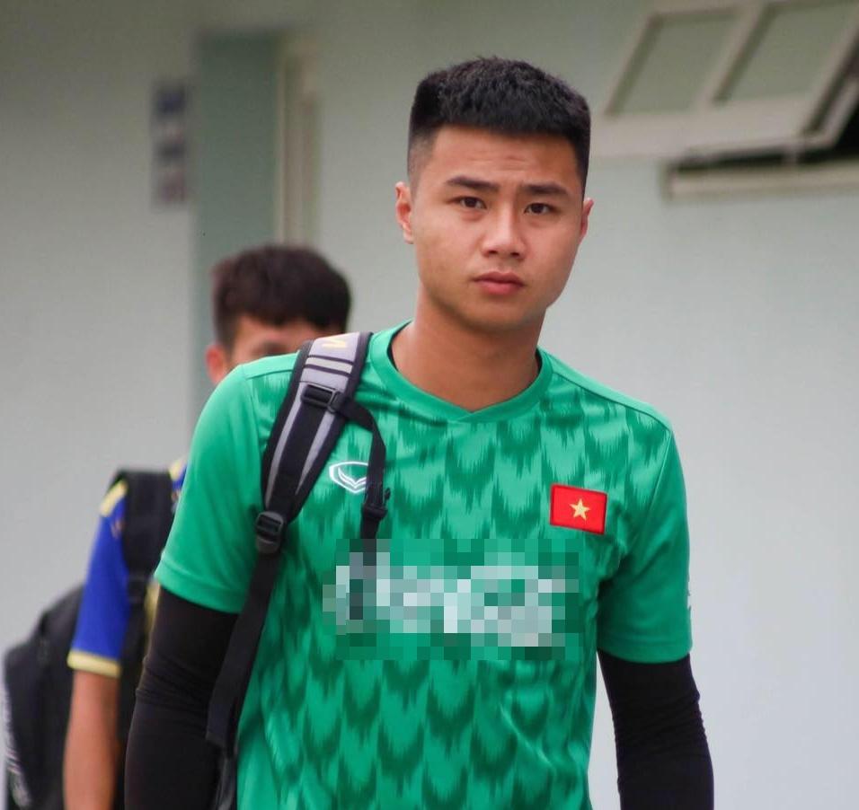 Trước trận đấu sinh tử với Indonesia, thủ môn Văn Toản tiết lộ điểm yêu nhất trên người bạn gái hơn tuổi-4