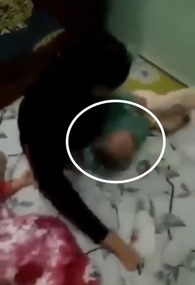 Cha ruột ở Đồng Nai ném con gái hơn 1 tuổi từ trên cao xuống nệm vì muốn... dằn mặt vợ bé-2