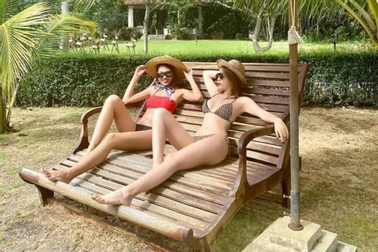 Cặp 'tình nhân' Kỳ Duyên- Minh Triệu 'nghiện' đăng ảnh bikini