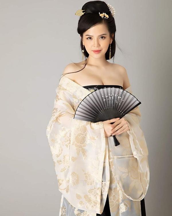 Hot girl nhóm hài Youtube: Yến Xôi viên mãn, Trang Phi vướng ồn ào lộ clip nóng-14