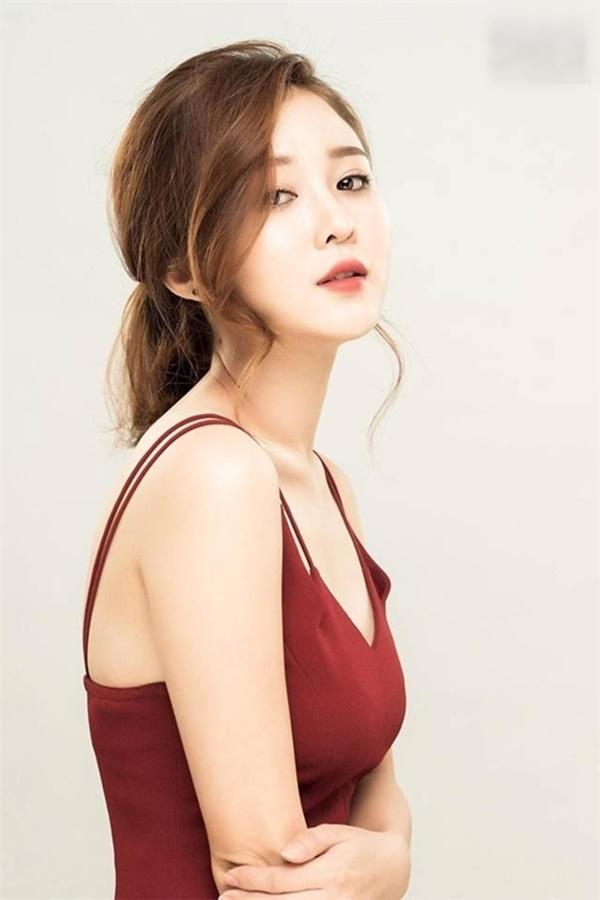 Hot girl nhóm hài Youtube: Yến Xôi viên mãn, Trang Phi vướng ồn ào lộ clip nóng-19