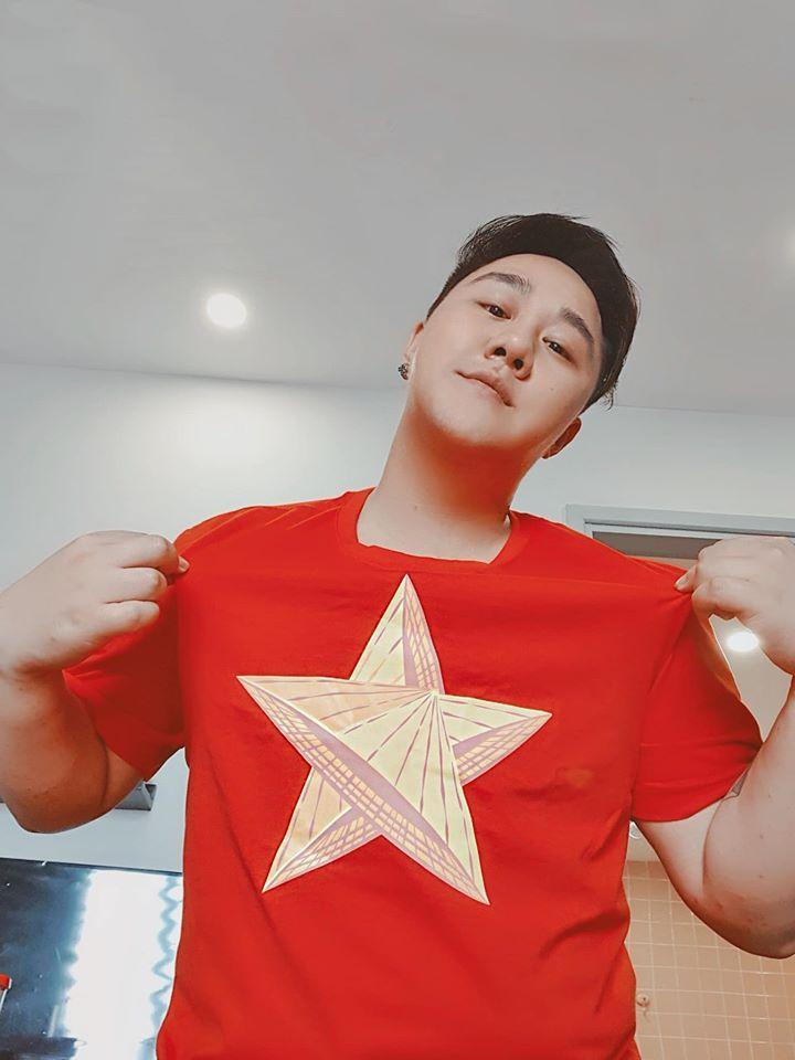 Tiến Luật, Xuân Lan vỡ òa khi Đoàn Văn Hậu chọc thủng lưới Indonesia ngay hiệp 1-5