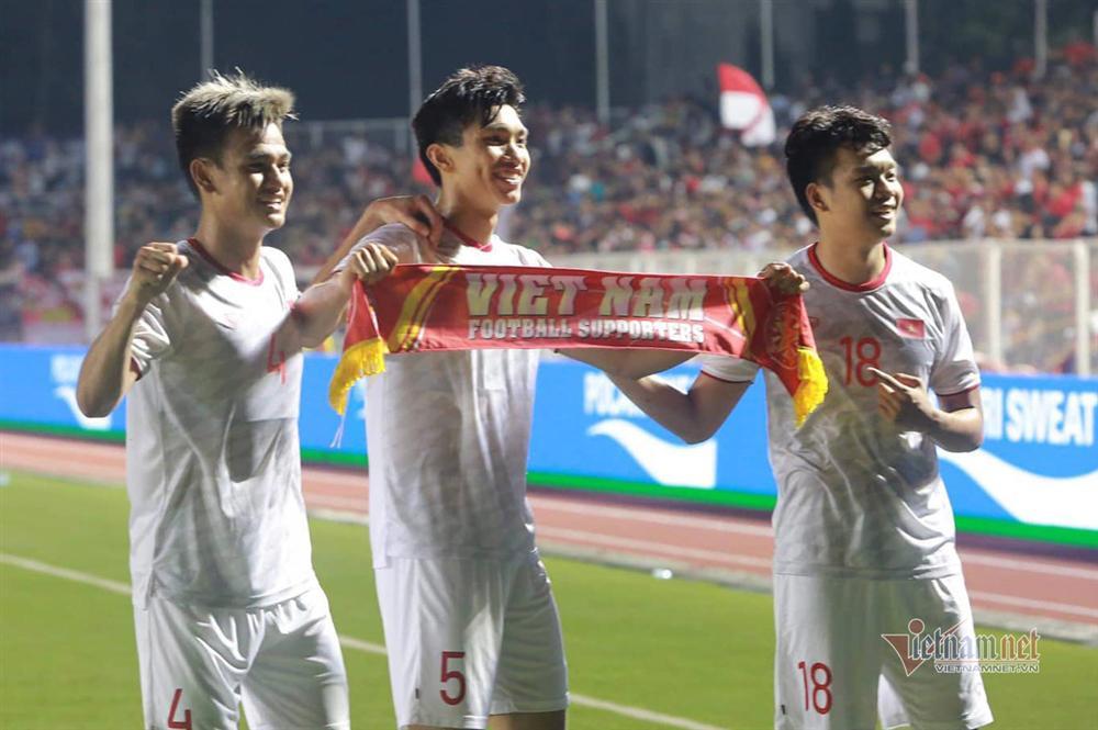 Sao Việt tưng bừng ăn mừng U22 vô địch SEA Games: Chiến thắng không thể bàn cãi-1