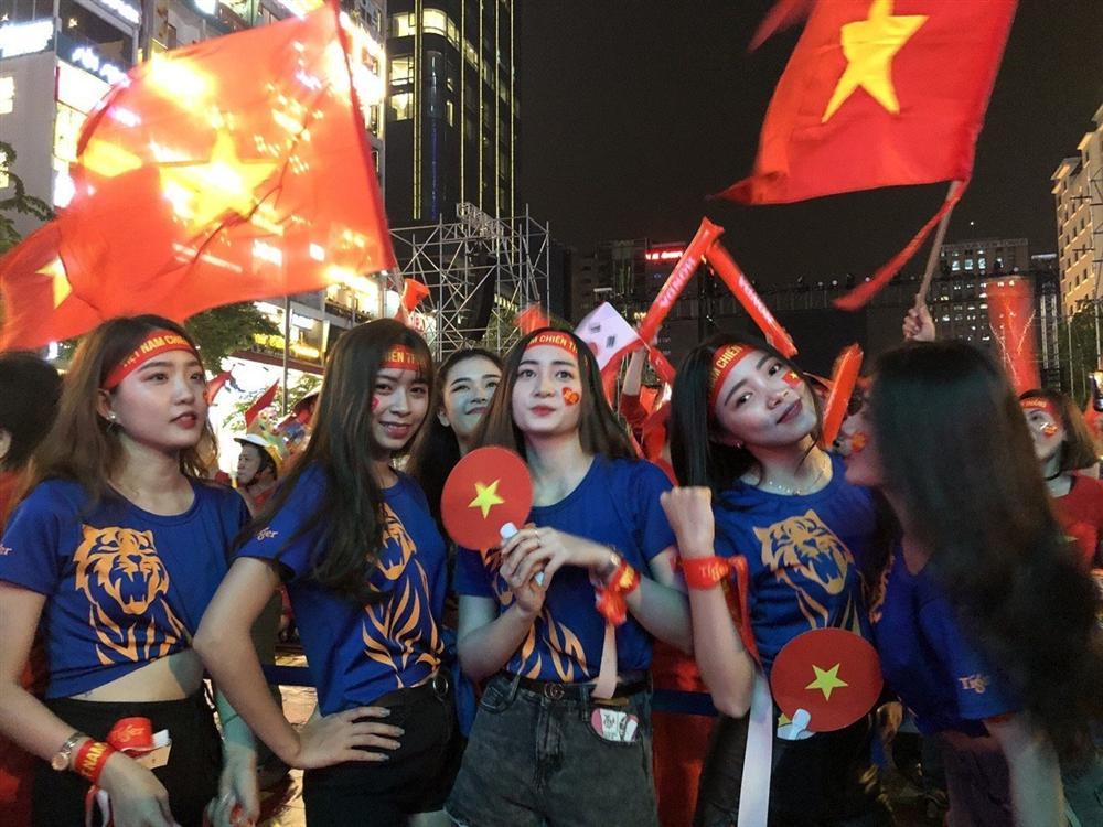 Việt Nam nổ tung, triệu người xuống đường mừng nhà vô địch SEA Games-9