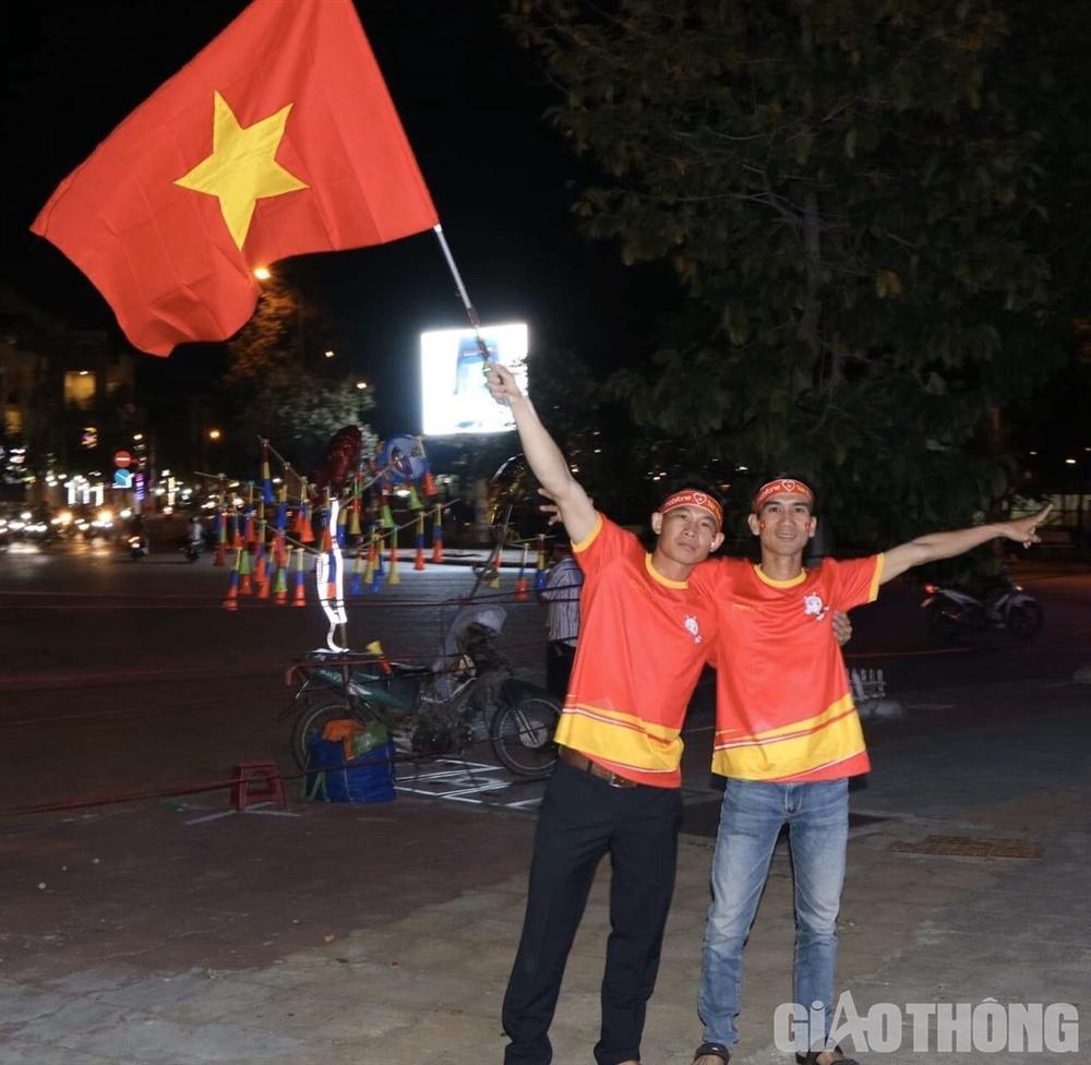 Việt Nam nổ tung, triệu người xuống đường mừng nhà vô địch SEA Games-12