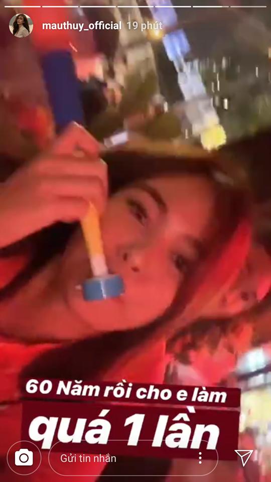 Sao Việt xuống đường ăn mừng bão vô địch: Huỳnh Lập nổi nhất phố với gương mặt dày cộp phấn son-7