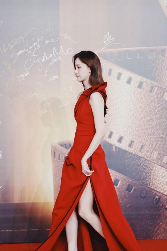 Visual đỉnh cao như thế này bảo sao Yoona chiếm trọn spotlight trên thảm đỏ LHP Quốc tế Macao-1