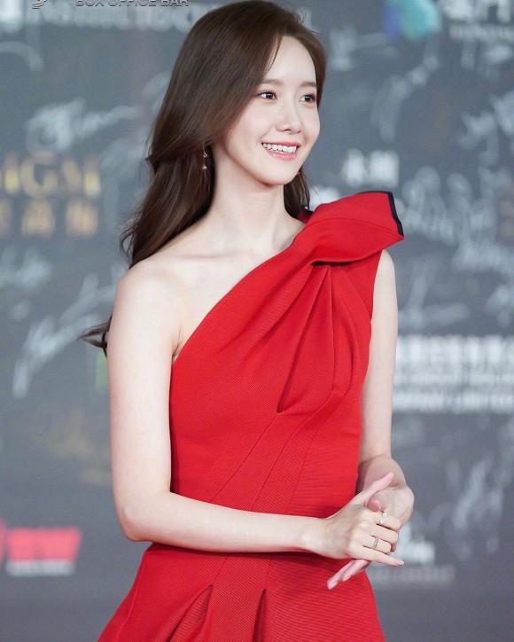 Visual đỉnh cao như thế này bảo sao Yoona chiếm trọn spotlight trên thảm đỏ LHP Quốc tế Macao-4