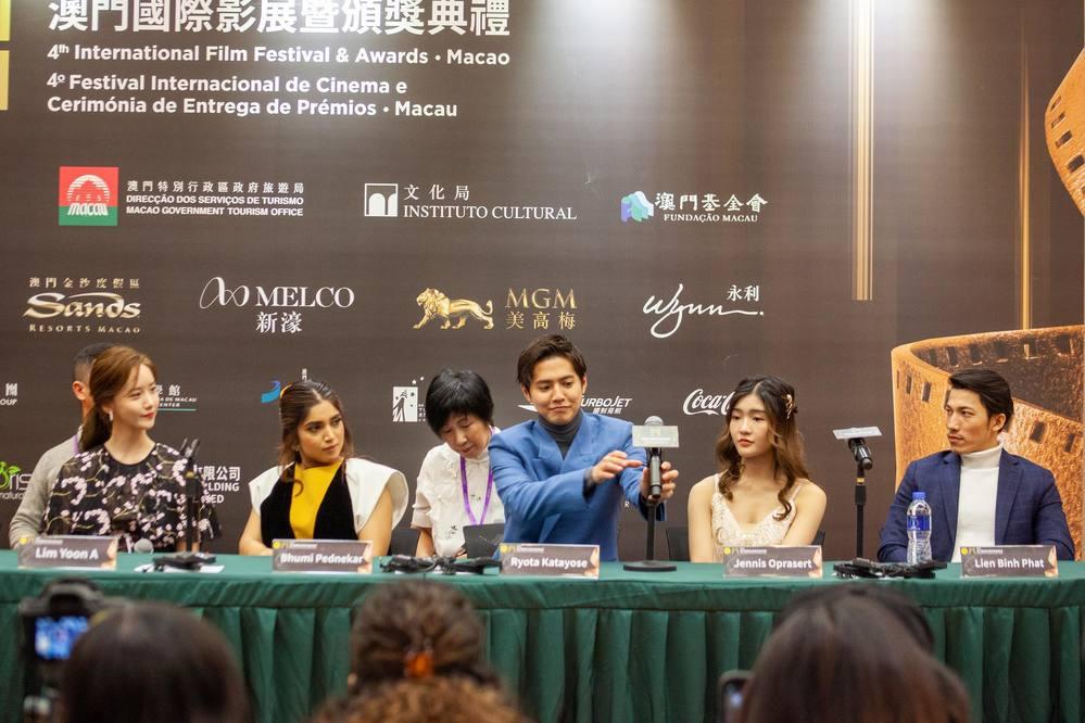 Liên Bỉnh Phát hội ngộ nữ thần Kpop Yoona tại LHP Quốc tế Macao-1