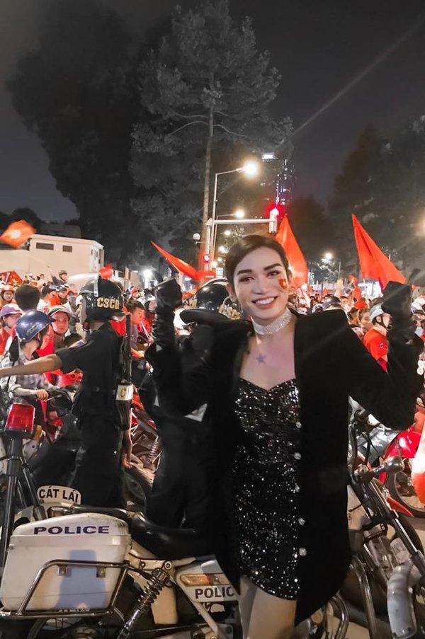 Phát hiện bất ngờ: Jennie (Black Pink) sang Việt Nam đi bão, ăn mừng U22 vô địch Sea Games-1