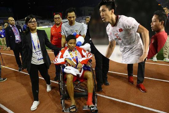 Hành động đáng khen của Văn Hậu sau pha phạm lỗi làm ngôi sao Indonesia bị chấn thương