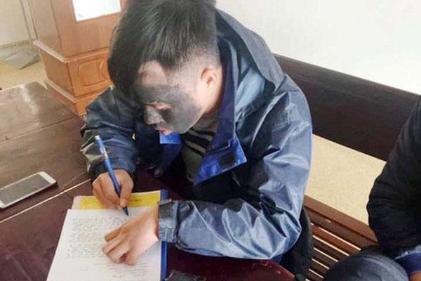 Hóa trang thành ăn mày mặt đen, đối tượng bị công an xử phạt-1