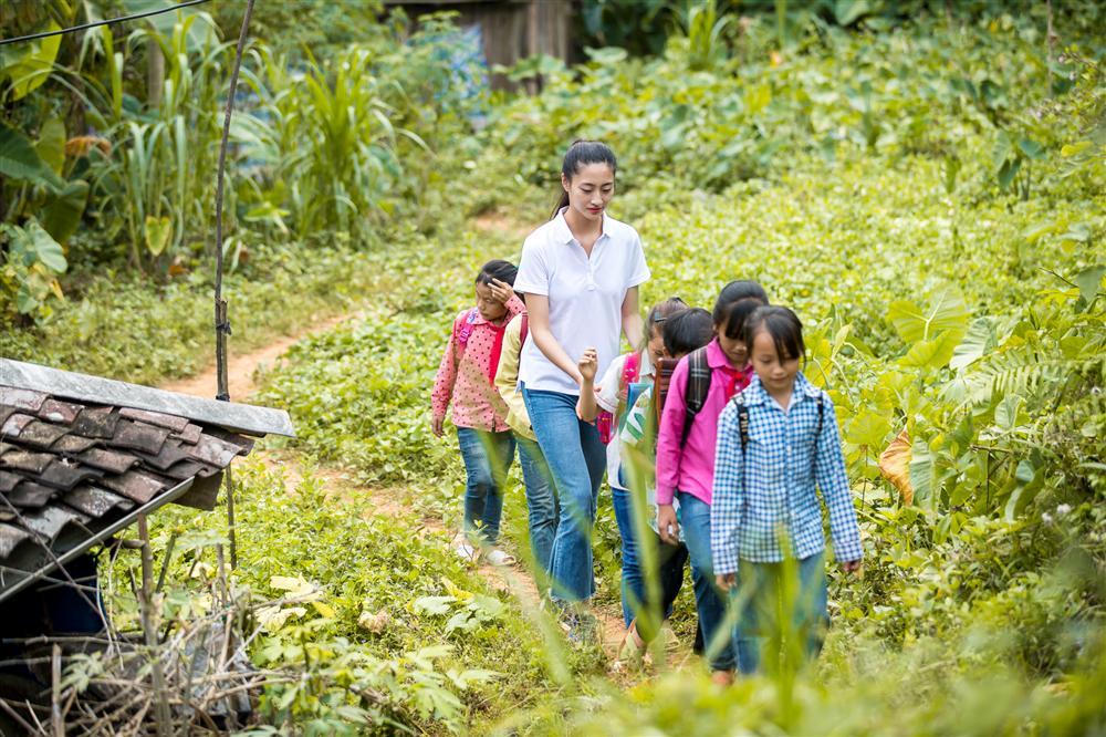 Lương Thùy Linh lọt top 10 Hoa hậu Nhân ái tại Miss World 2019-9