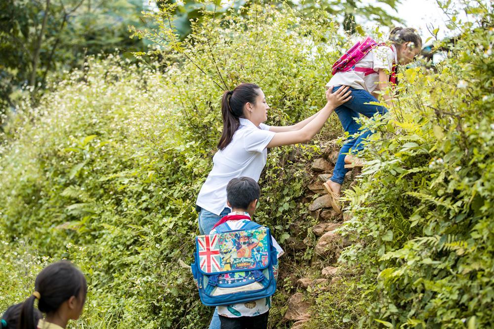 Lương Thùy Linh lọt top 10 Hoa hậu Nhân ái tại Miss World 2019-11