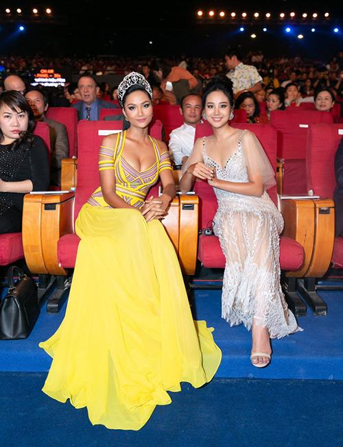 Trong chung kết Hoa hậu Hoàn vũ Việt nam 2019, cũng là ngày cuối nhiệm kỳ của H'Hen Niê, cô diện bộ váy vàng do NTK Công Trí thực hiện riêng.