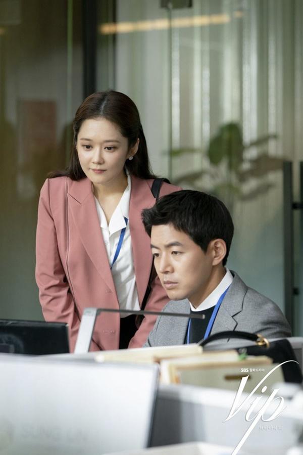 Hãy như Jang Nara: Mải mê tìm tiểu tam mê hoặc chồng nhưng vẫn không quên diện đồ công sở đẹp mê mẩn-11