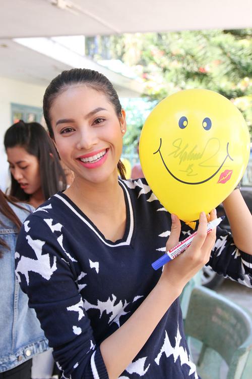 Dân mạng bùng nổ tranh cãi về Phạm Hương - HHen Niê: Ai mới xứng là Hoa hậu Quốc dân?-7