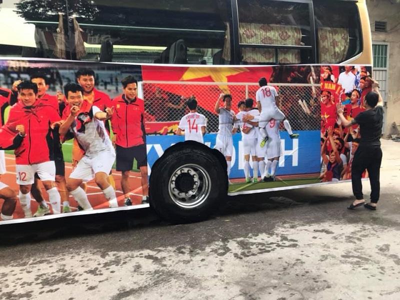 Đoàn xe đã sẵn sàng để đón các chàng trai, cô gái vàng của Việt Nam trở về-4