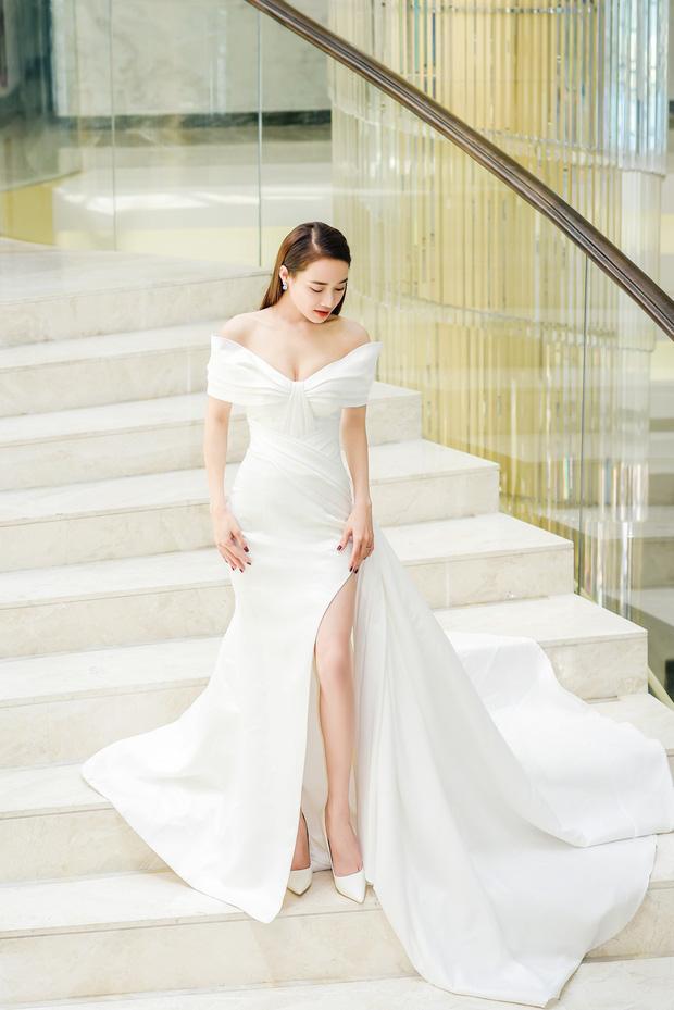 Đụng hàng đầm trắng với Nhã Phương, Thúy Ngân lép vế chút xíu vì mái tóc giả-4