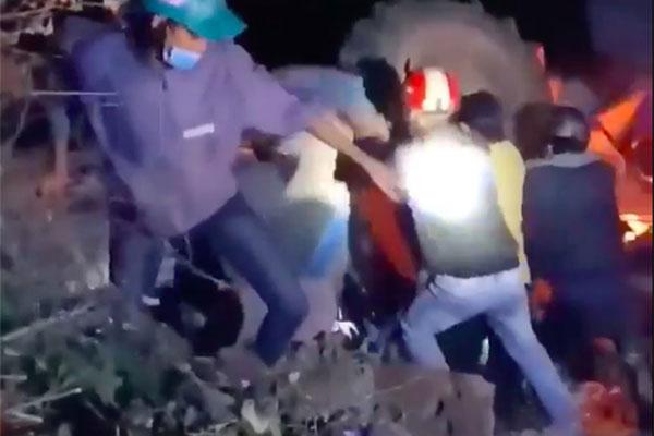 Lái máy cày đi bão ăn mừng U22, 1 người chết, 3 bị thương-1