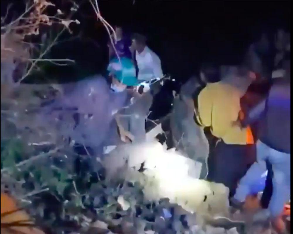 Lái máy cày đi bão ăn mừng U22, 1 người chết, 3 bị thương-2