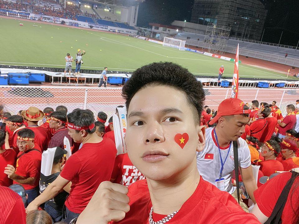 Sang Philippines cổ vũ U22 Việt Nam, ca sĩ Hoàng Tôn bị thất lạc hộ chiếu phải bơ vơ xứ người-1