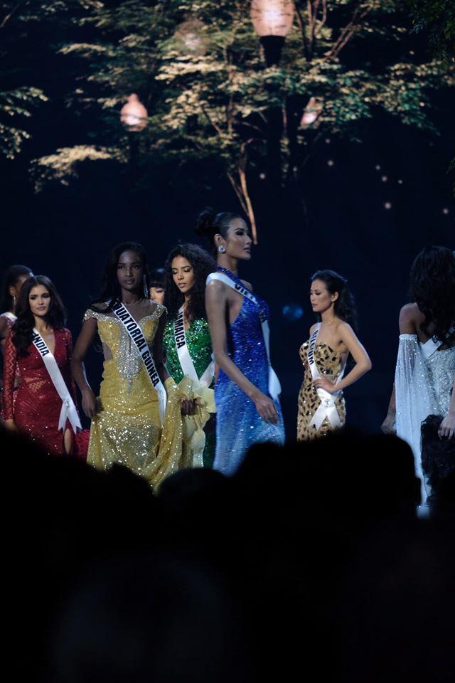 Ảnh hiếm của Hoàng Thùy tại chung kết Miss Universe 2019: Diện đầm đẹp nhưng không có cơ hội catwalk-3