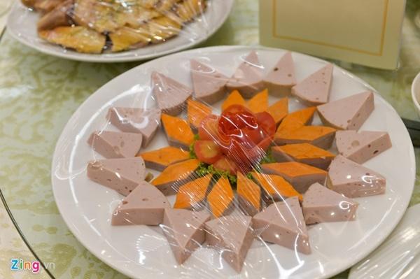 Thủ tướng đãi các nhà vô địch SEA Games bánh chưng, dưa hành-4