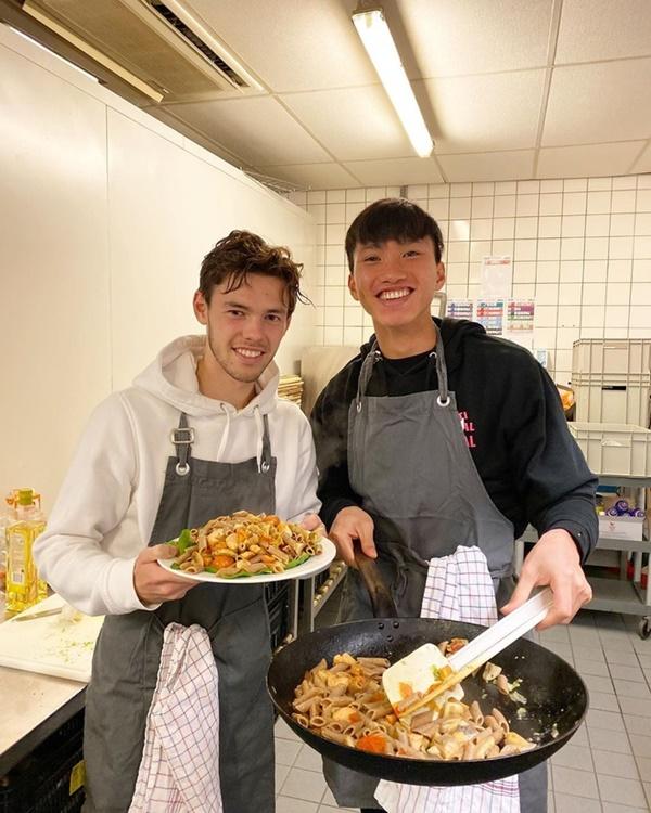 Đoàn Văn Hậu thích kiểu tóc vuốt keo gọn gàng khi ra sân-4