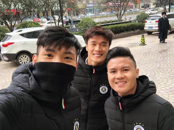 Đoàn Văn Hậu thích kiểu tóc vuốt keo gọn gàng khi ra sân-5