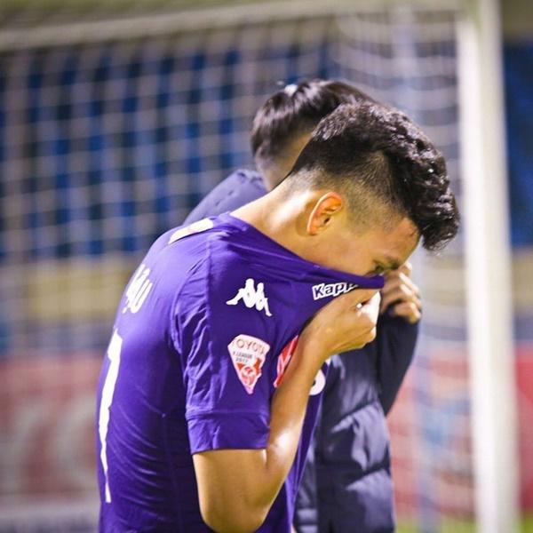 Đoàn Văn Hậu thích kiểu tóc vuốt keo gọn gàng khi ra sân-6