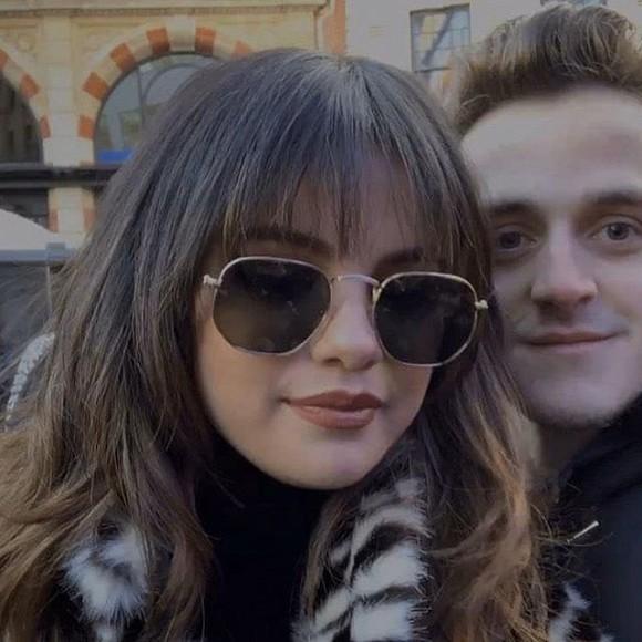 Selena Gomez cắt tóc mái tạo sự thay đổi: Người khen trẻ trung, kẻ lại chê không hợp-2