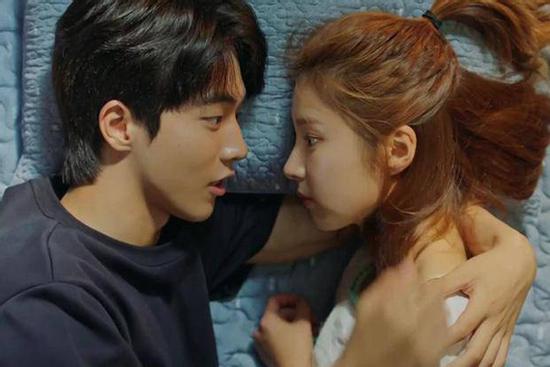 2 năm nhởn nhơ cặp bồ, chồng khóc thét trước màn 'hiện nguyên hình' của vợ