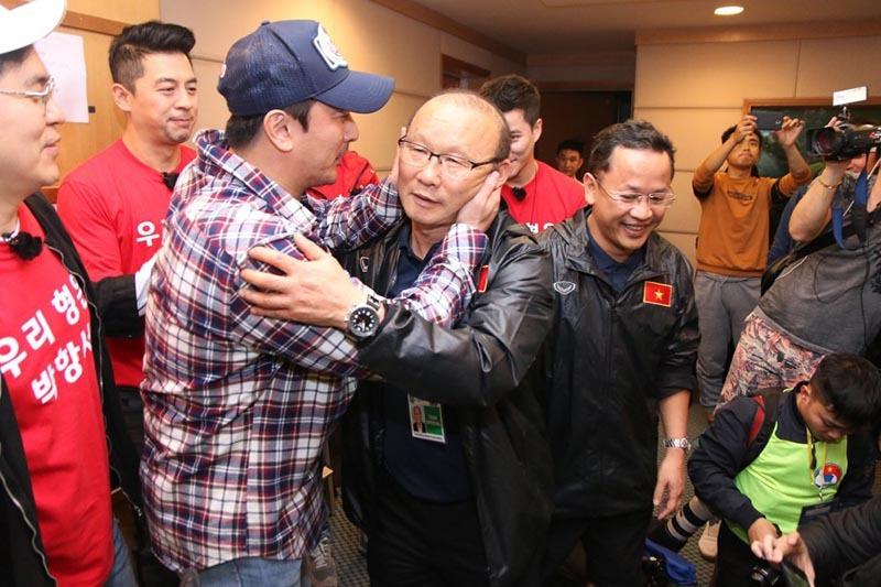 Không chỉ là HLV tài, thầy Park Hang Seo còn là ngôi sao của những gameshow-1