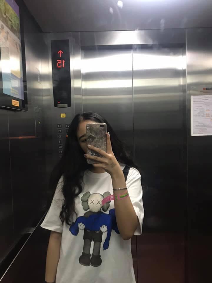 Chiếc áo phông mà Đoàn Văn Hậu diện lúc chia tay đồng đội về nước được giới trẻ săn đón đến cháy hàng-8