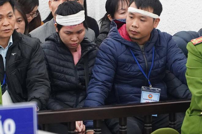 Hung thủ giết cả nhà em trai ở Đan Phượng bình thản nắn bóp chân tay ngay trong phiên tòa tuyên tử hình-6