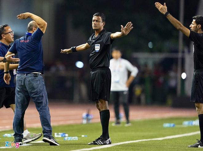 Phản ứng gắt của thầy Park và cầu thủ U22 bị dân mạng chế ảnh-2