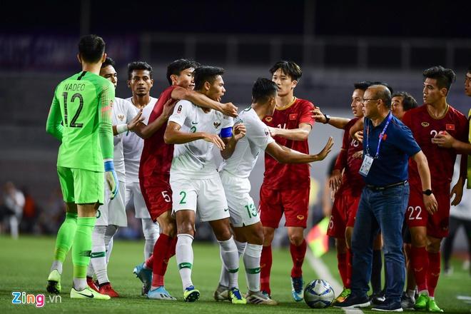 Phản ứng gắt của thầy Park và cầu thủ U22 bị dân mạng chế ảnh-5