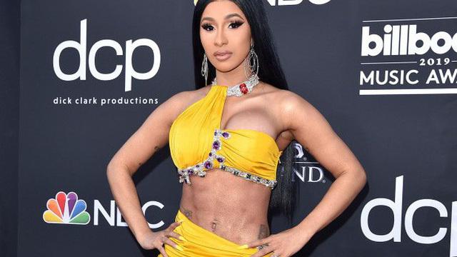Cardi B bị khán giả ném rác, ế show dù phát vé miễn phí-2